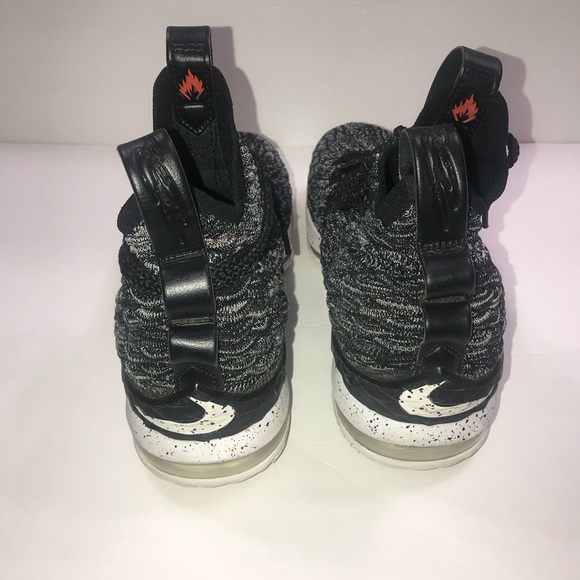 Nike LeBron James shoe - Picture 5 of 8